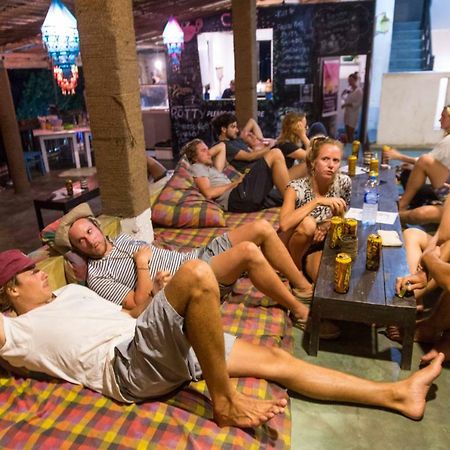 Hotel Cheeky Monkey Surf Camp Weligama Exterior foto