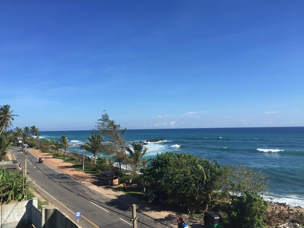 Hotel Cheeky Monkey Surf Camp Weligama Exterior foto