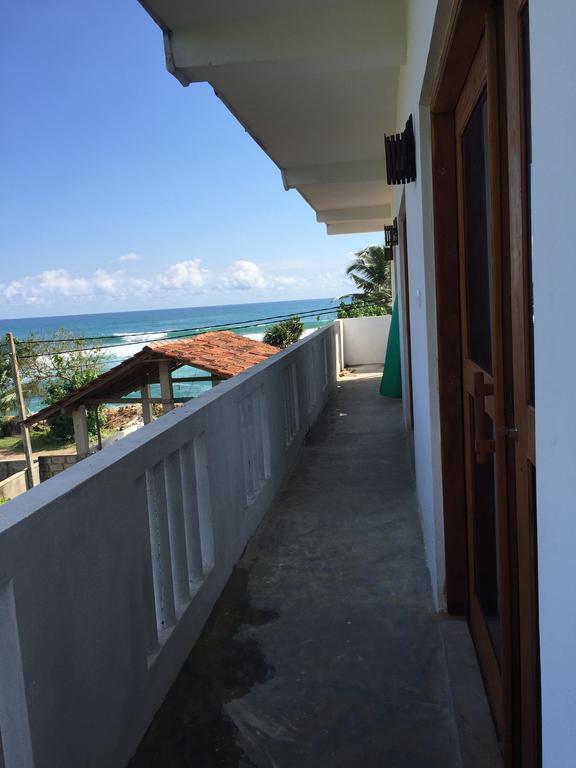 Hotel Cheeky Monkey Surf Camp Weligama Exterior foto
