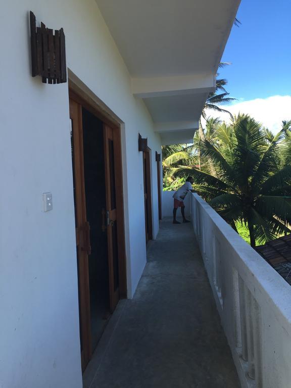 Hotel Cheeky Monkey Surf Camp Weligama Exterior foto