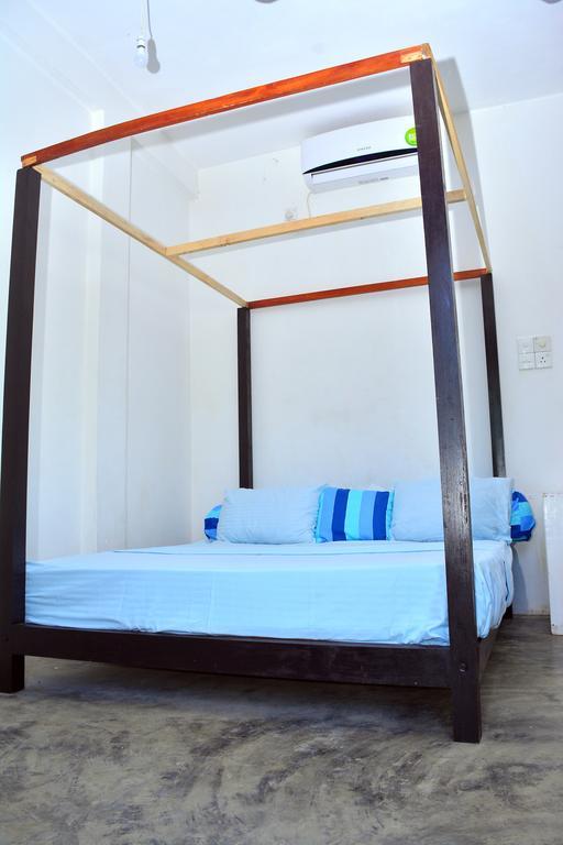 Hotel Cheeky Monkey Surf Camp Weligama Exterior foto