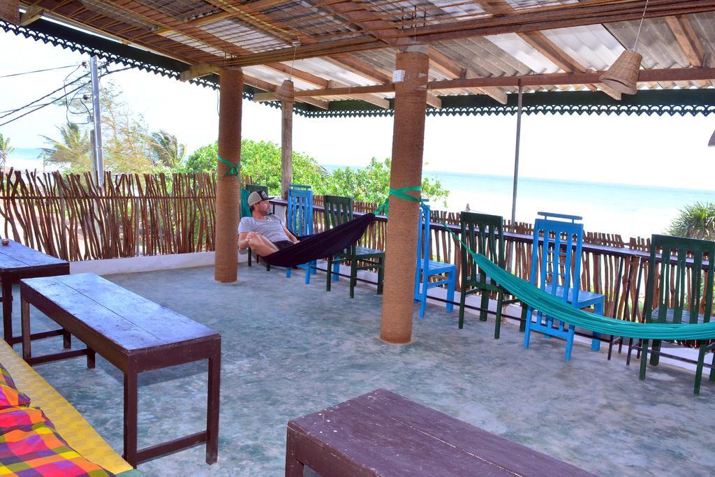 Hotel Cheeky Monkey Surf Camp Weligama Exterior foto