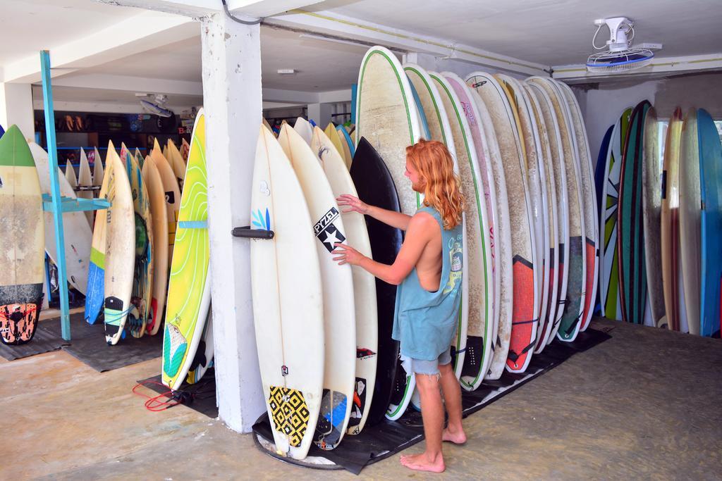 Hotel Cheeky Monkey Surf Camp Weligama Exterior foto