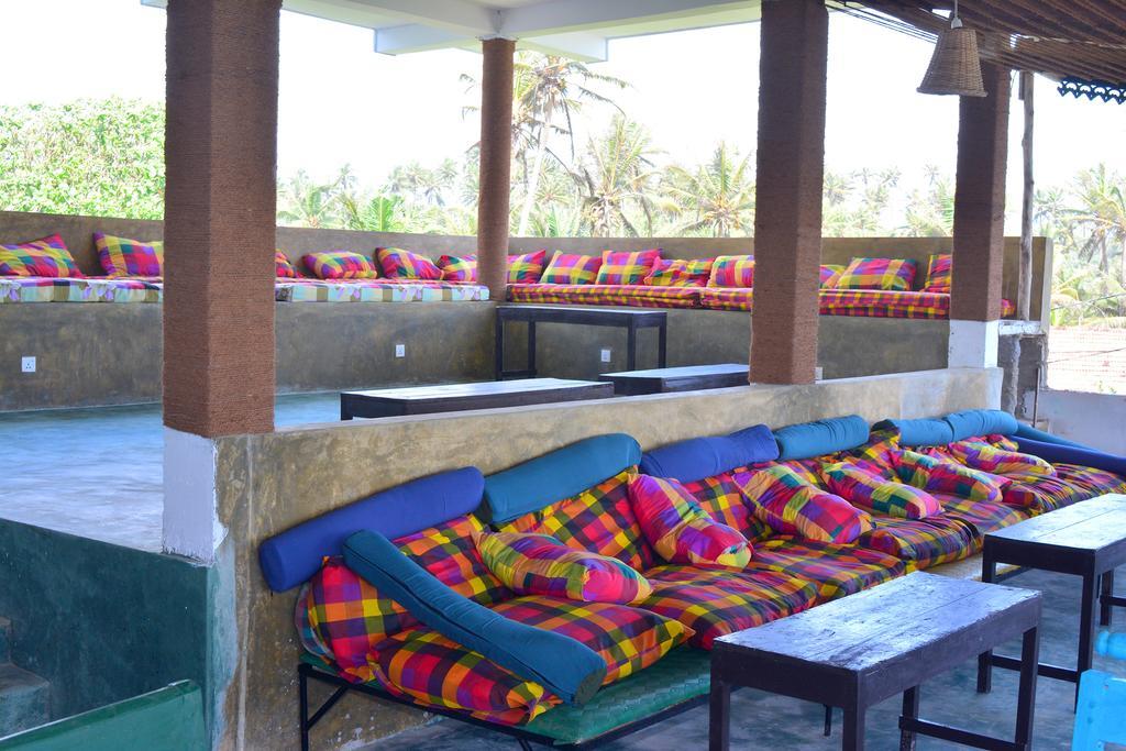 Hotel Cheeky Monkey Surf Camp Weligama Exterior foto