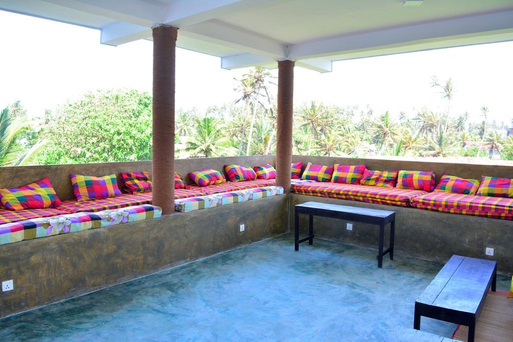 Hotel Cheeky Monkey Surf Camp Weligama Exterior foto