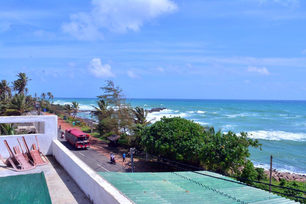 Hotel Cheeky Monkey Surf Camp Weligama Exterior foto