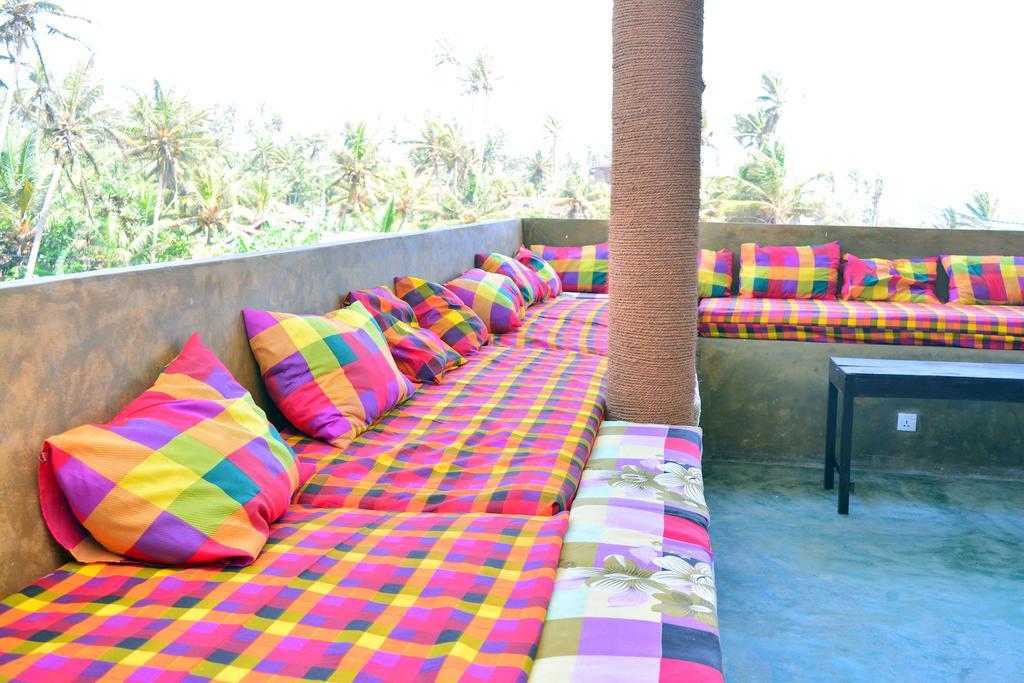 Hotel Cheeky Monkey Surf Camp Weligama Exterior foto
