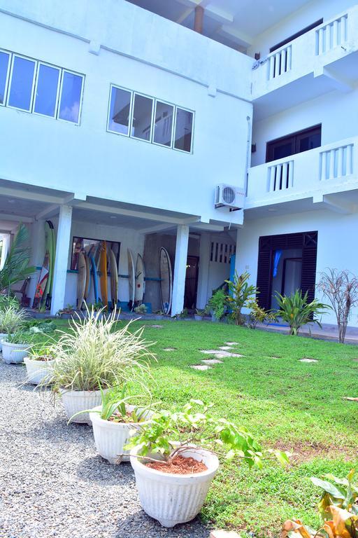 Hotel Cheeky Monkey Surf Camp Weligama Exterior foto