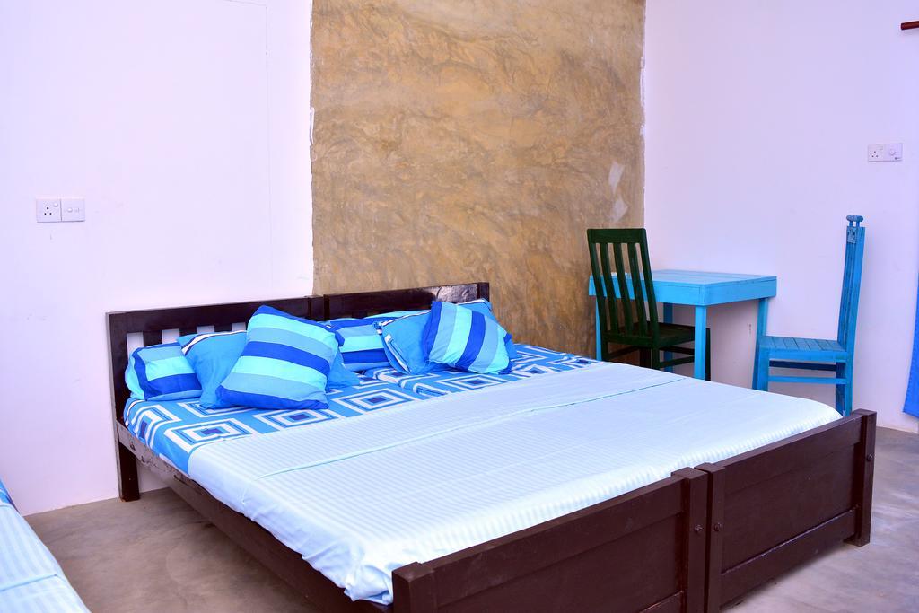 Hotel Cheeky Monkey Surf Camp Weligama Exterior foto