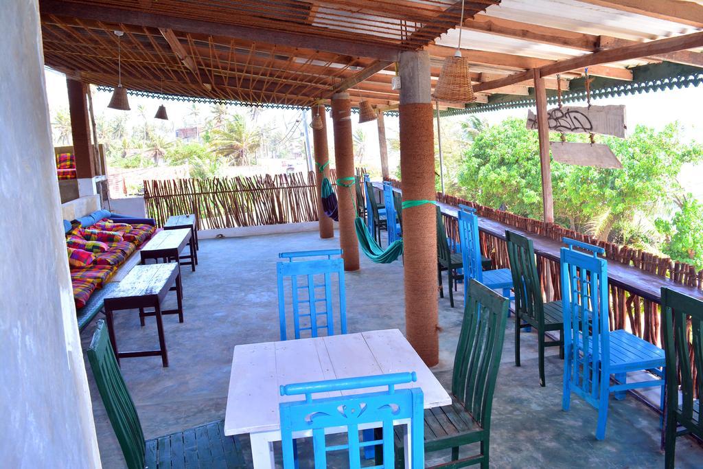 Hotel Cheeky Monkey Surf Camp Weligama Exterior foto