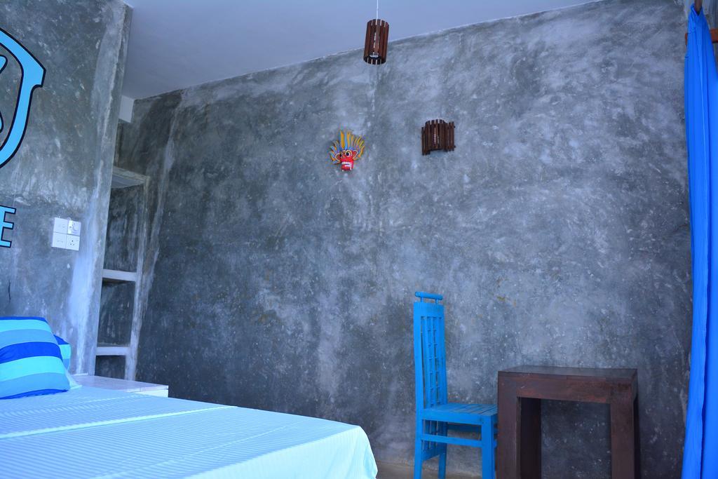 Hotel Cheeky Monkey Surf Camp Weligama Exterior foto