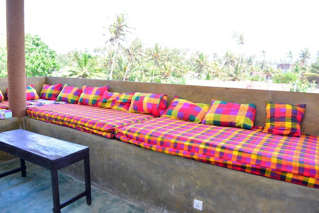 Hotel Cheeky Monkey Surf Camp Weligama Exterior foto