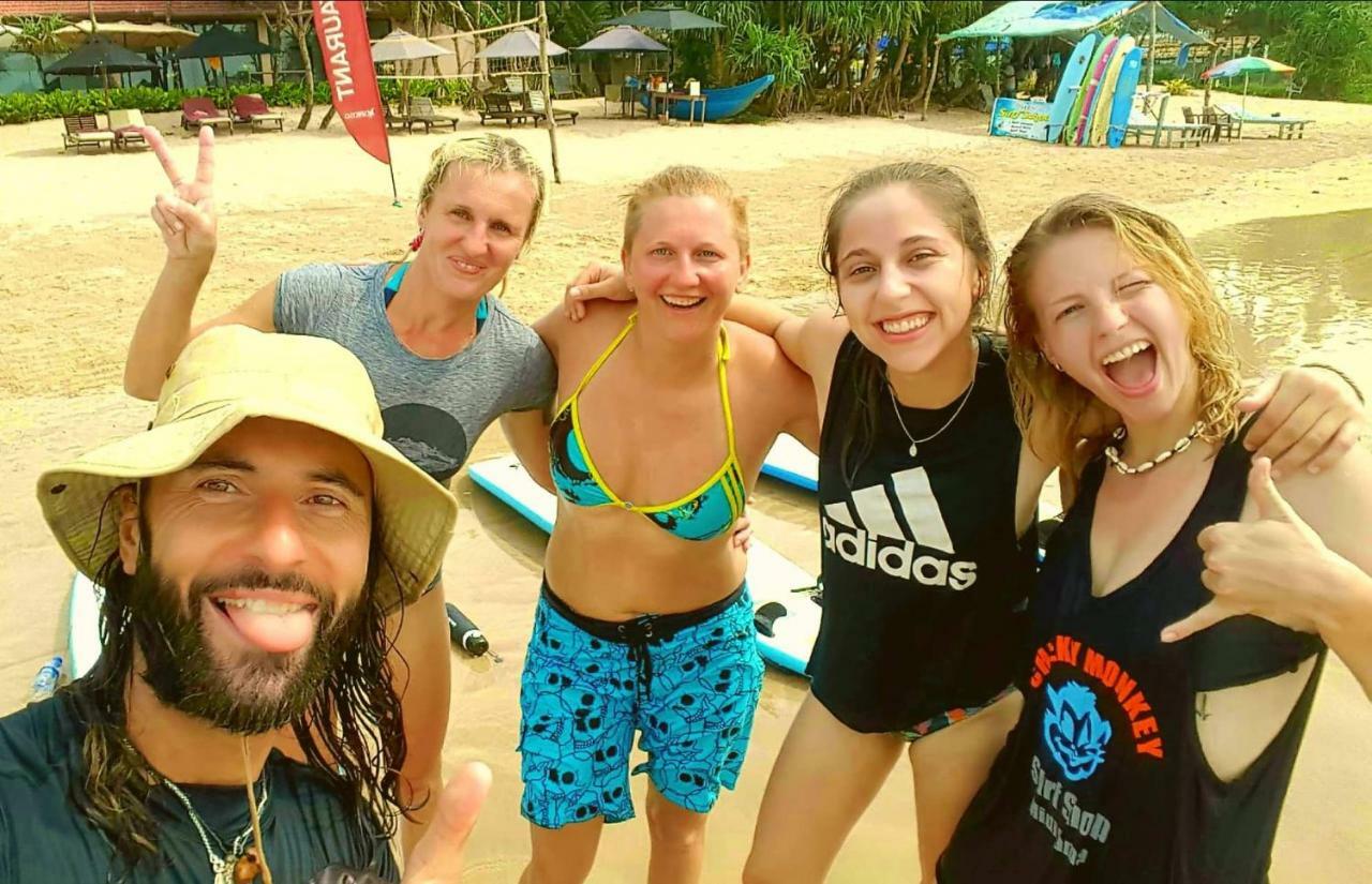 Hotel Cheeky Monkey Surf Camp Weligama Exterior foto