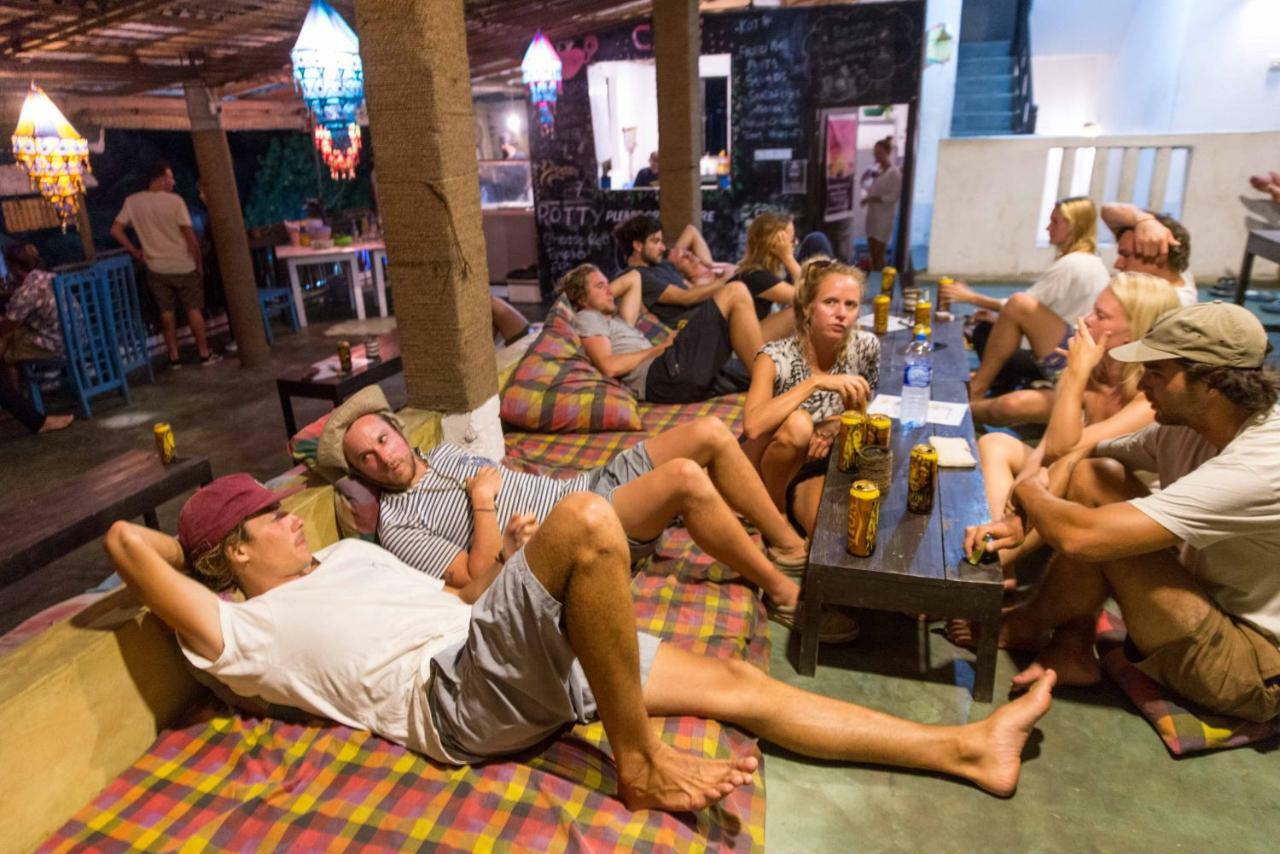 Hotel Cheeky Monkey Surf Camp Weligama Exterior foto