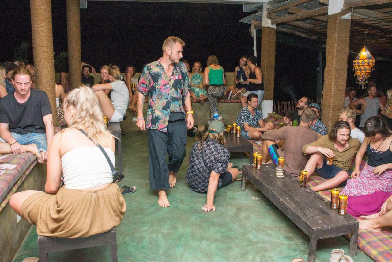 Hotel Cheeky Monkey Surf Camp Weligama Exterior foto